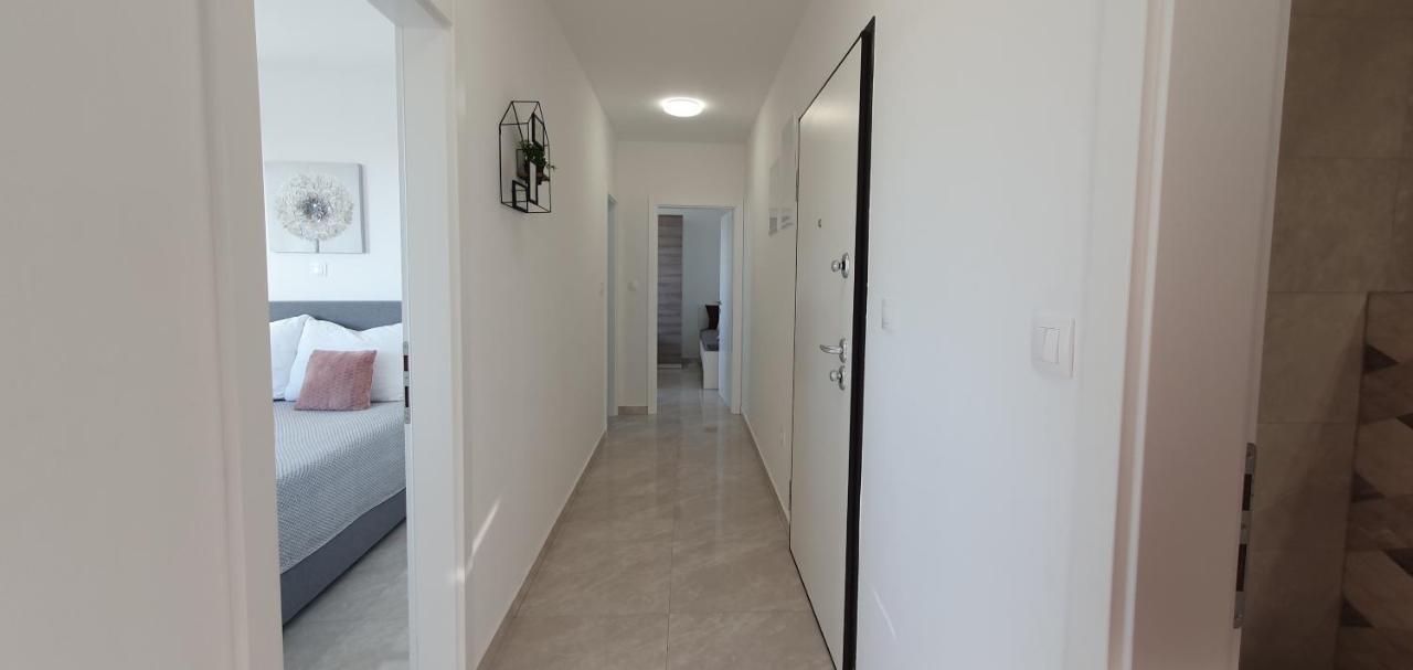 Seahorse Luxury Apartment With Pool And Sea View Новаля Екстериор снимка