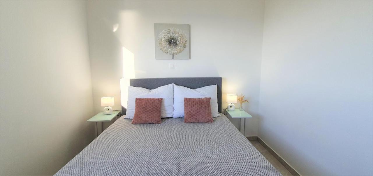 Seahorse Luxury Apartment With Pool And Sea View Новаля Екстериор снимка