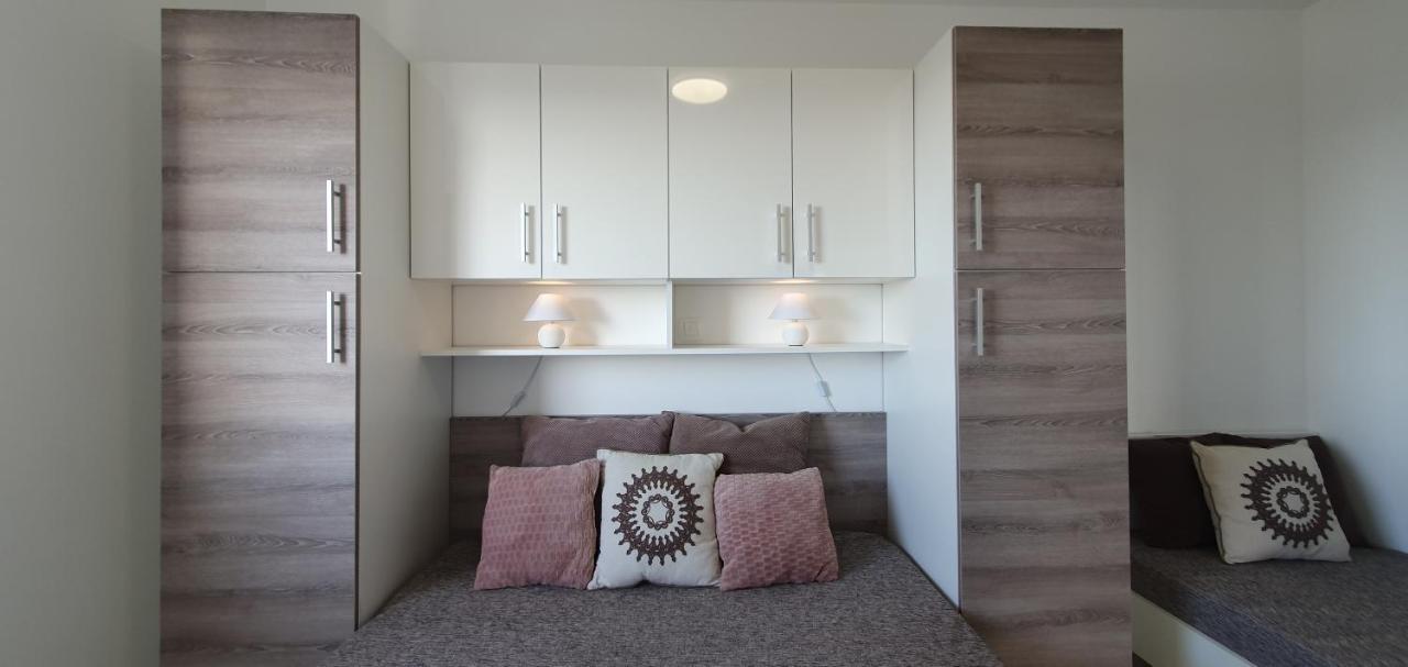 Seahorse Luxury Apartment With Pool And Sea View Новаля Екстериор снимка