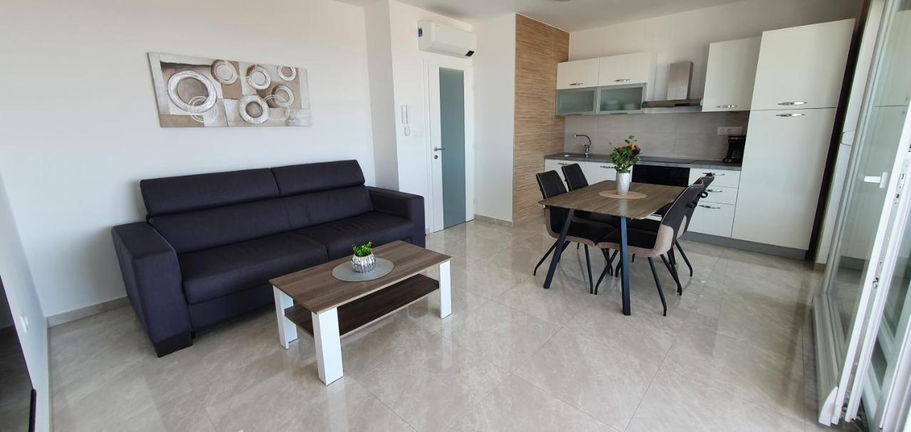 Seahorse Luxury Apartment With Pool And Sea View Новаля Екстериор снимка